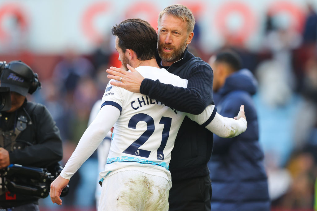 Graham Potter, manager of Chelsea, embraces Ben Chilwell of Chelsea.